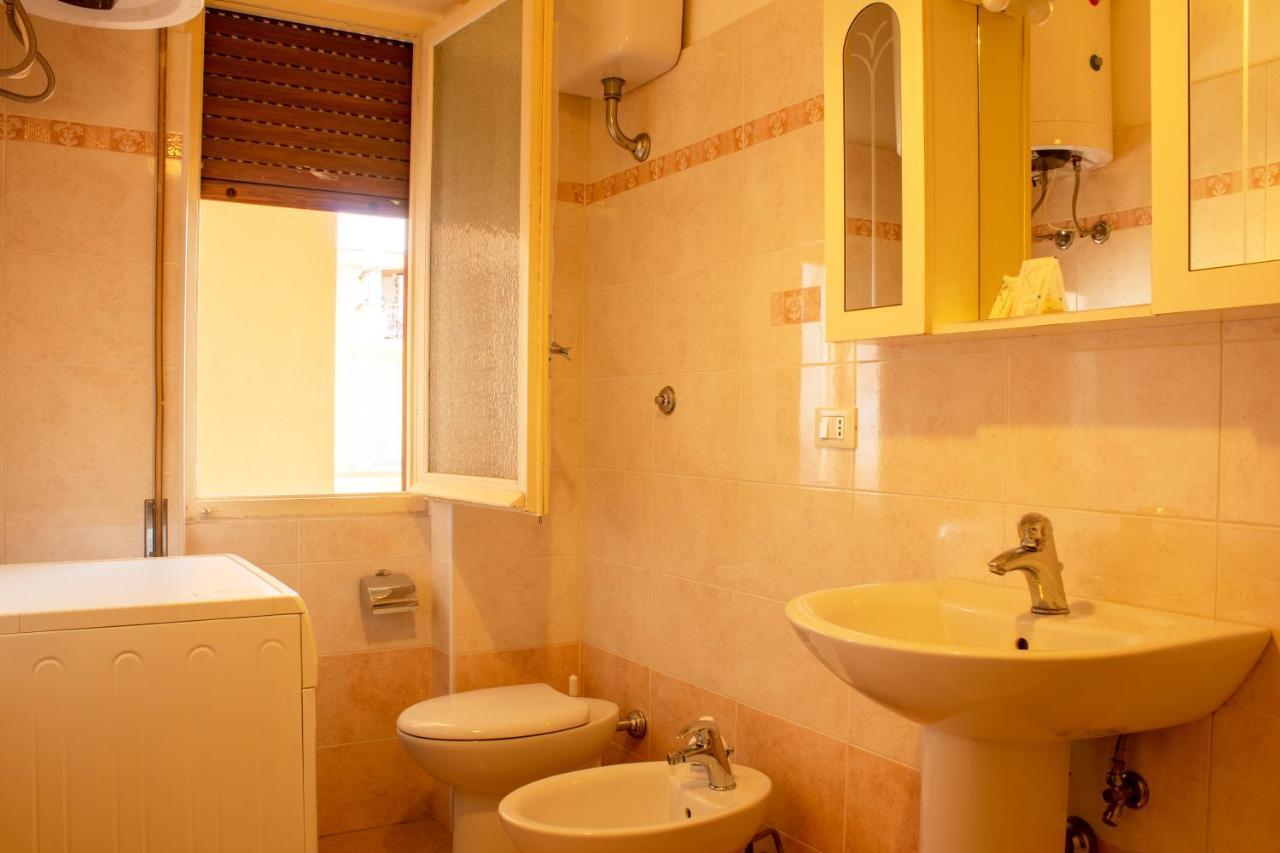 Posto Auto Gratuito Relax A 30 Metri Dal Mare Apartment Riva Ligure Luaran gambar